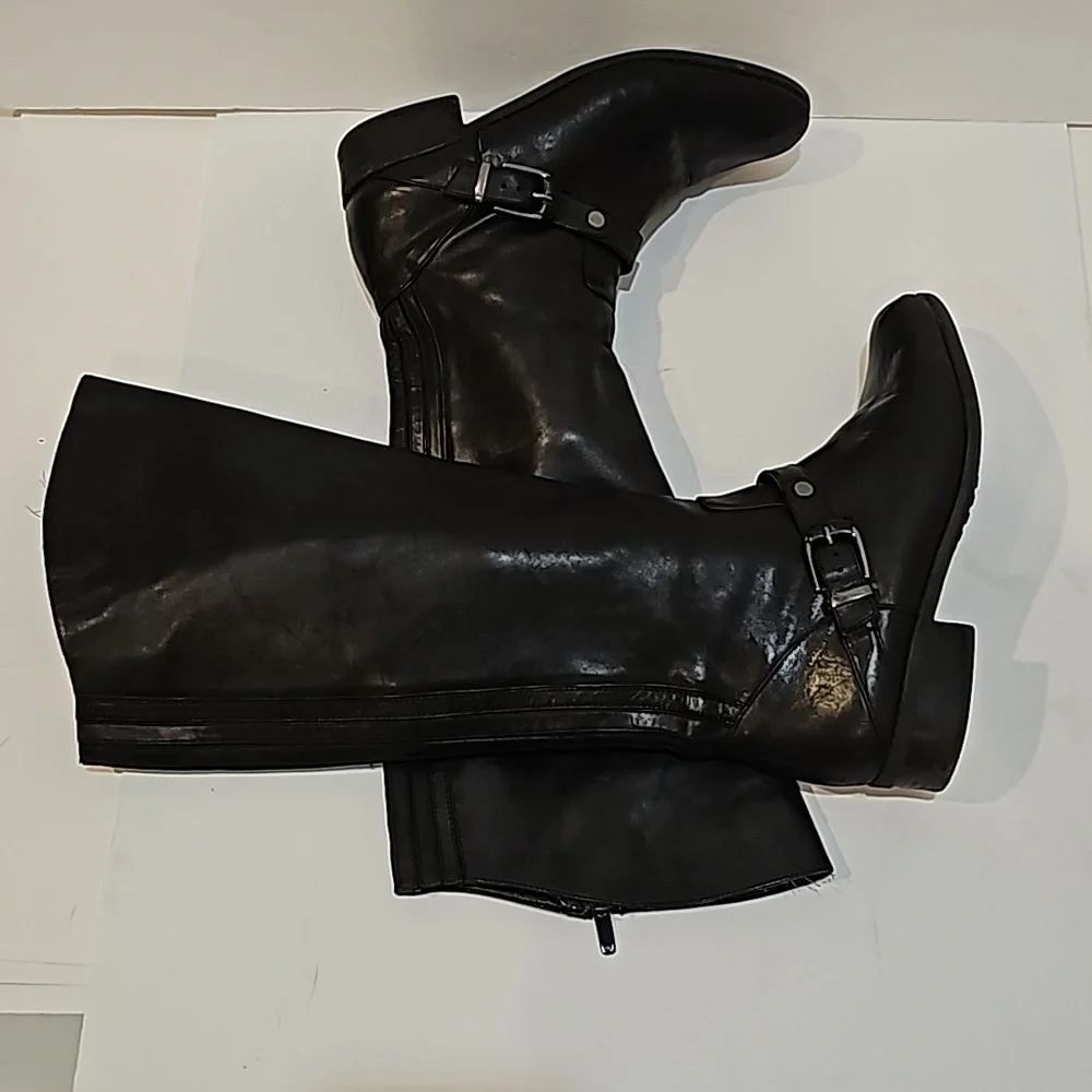 Mee too, Black Kknee Hgh leather boots low heel round toe size 9.5M